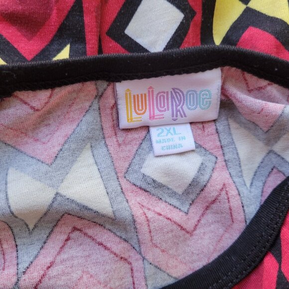 Lularoe Womens Top 2XL Plus Tee Raglan Sleeve Red Black Geometric GEO50E - Picture 8 of 10